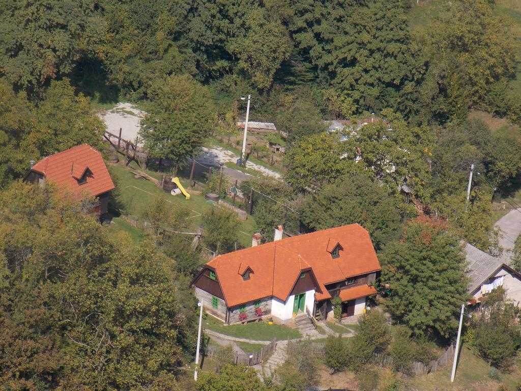 Apartmani Etno Kuca Pod Okicem Samobor Room photo